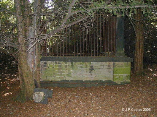 Robin_Hood's_Grave_-_geograph.org.uk_-_271586.jpg